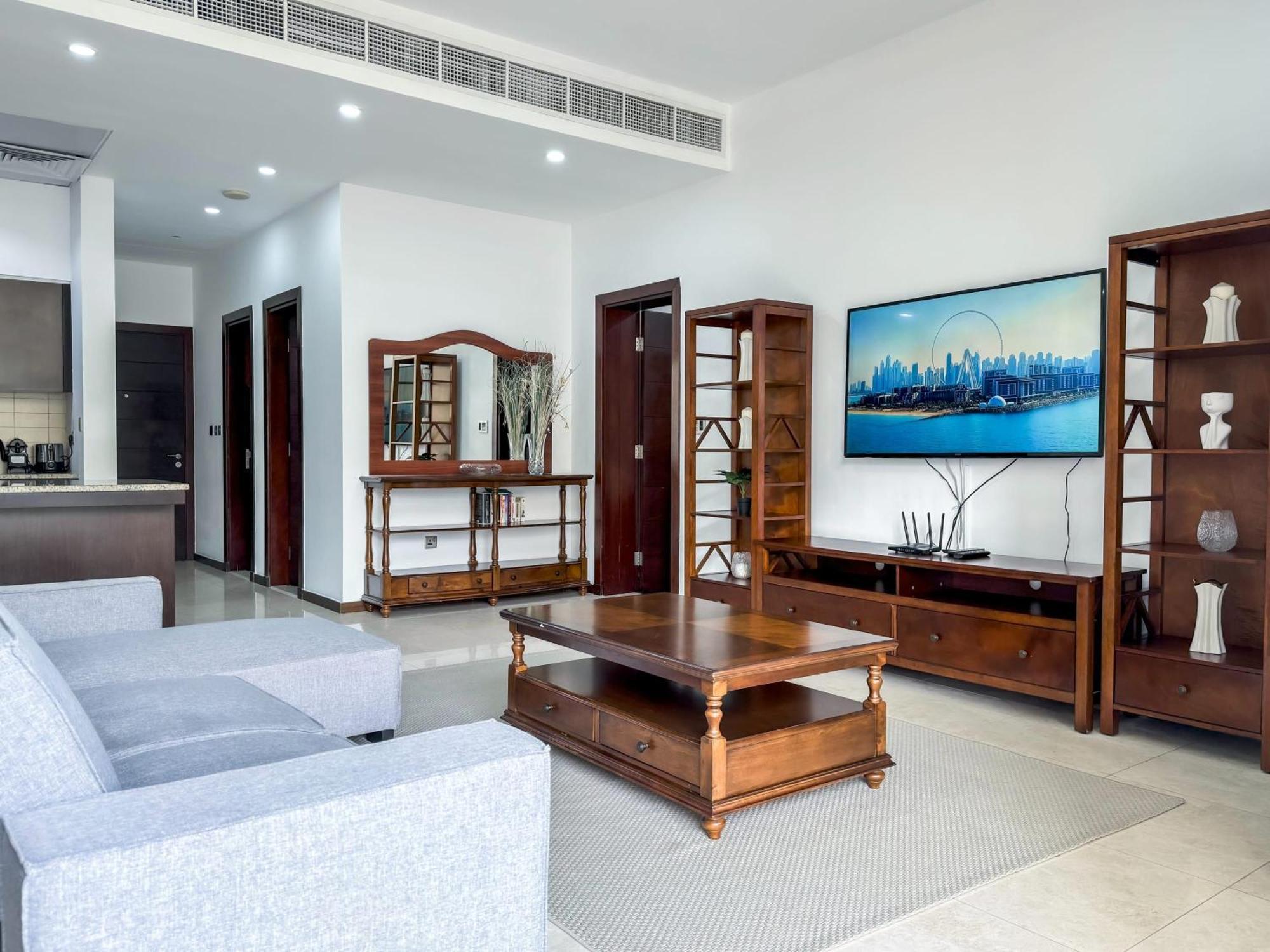 Modern Beachfront 1Br Apartment - Tiara Residence Дубай Экстерьер фото
