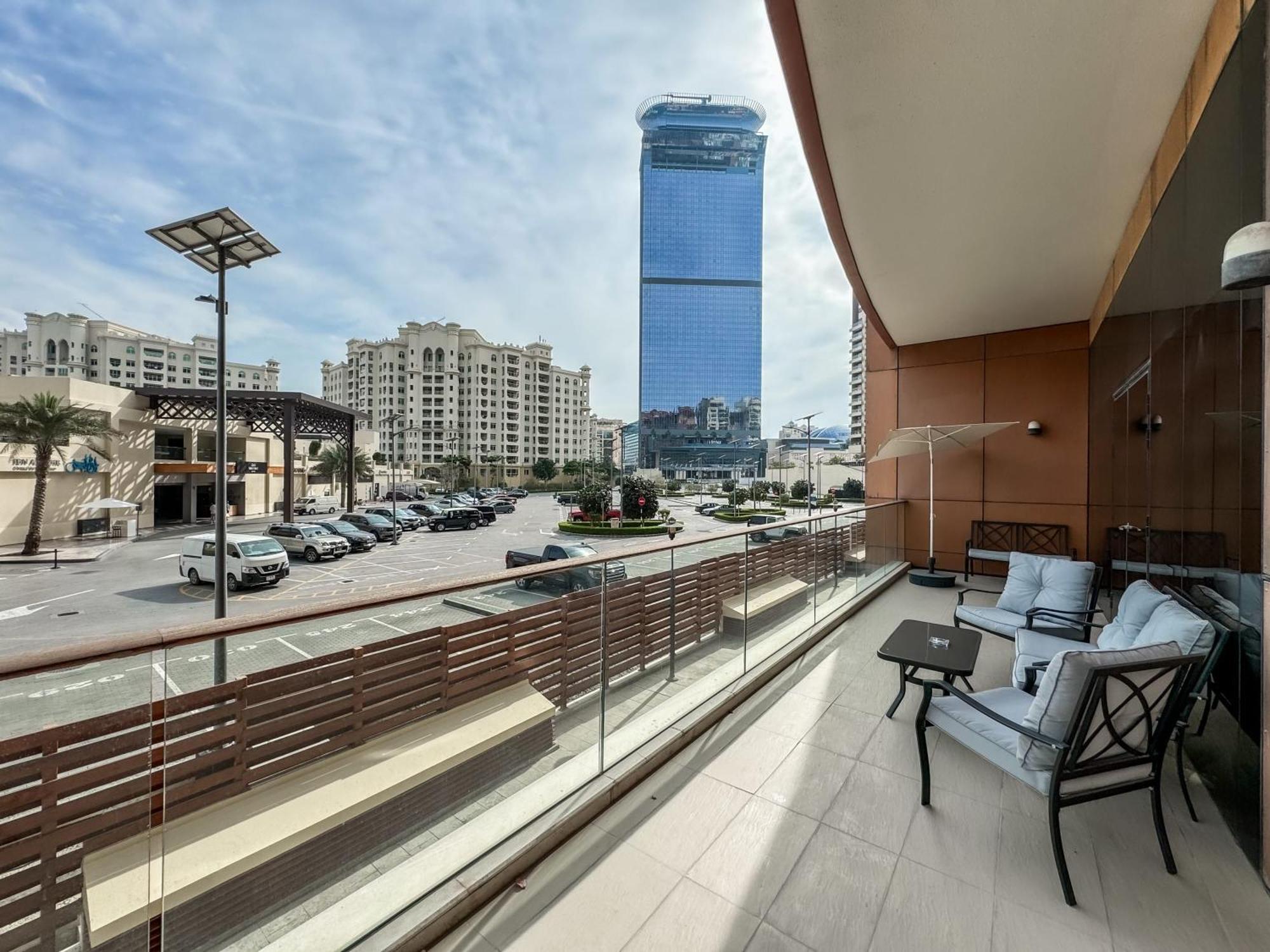 Modern Beachfront 1Br Apartment - Tiara Residence Дубай Экстерьер фото