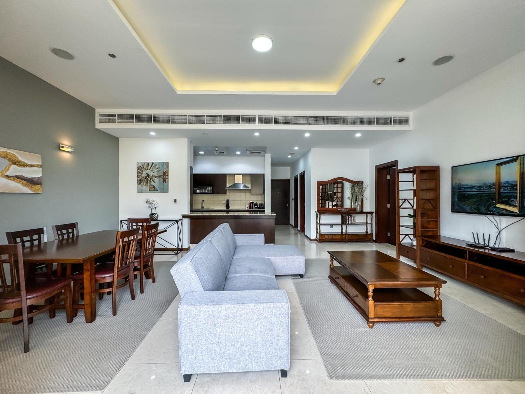Modern Beachfront 1Br Apartment - Tiara Residence Дубай Экстерьер фото